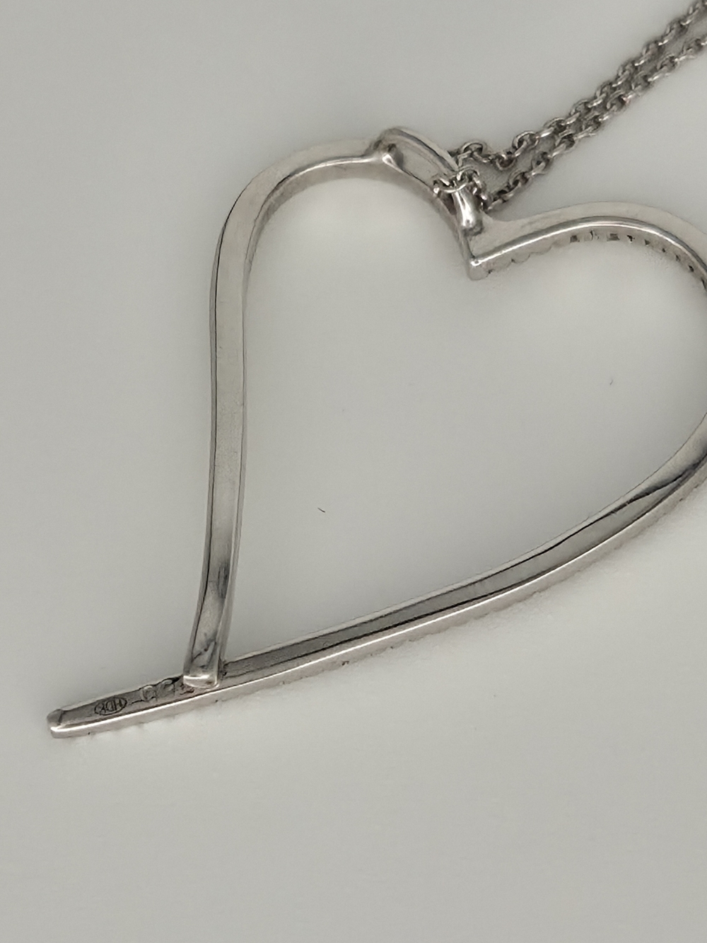 18K Asymmetrical Heart Pendant Necklace in White Gold - Picture 5 of 8